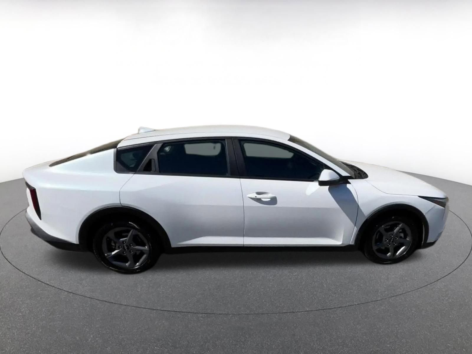 Used 2025 Kia K4 LXS image 16