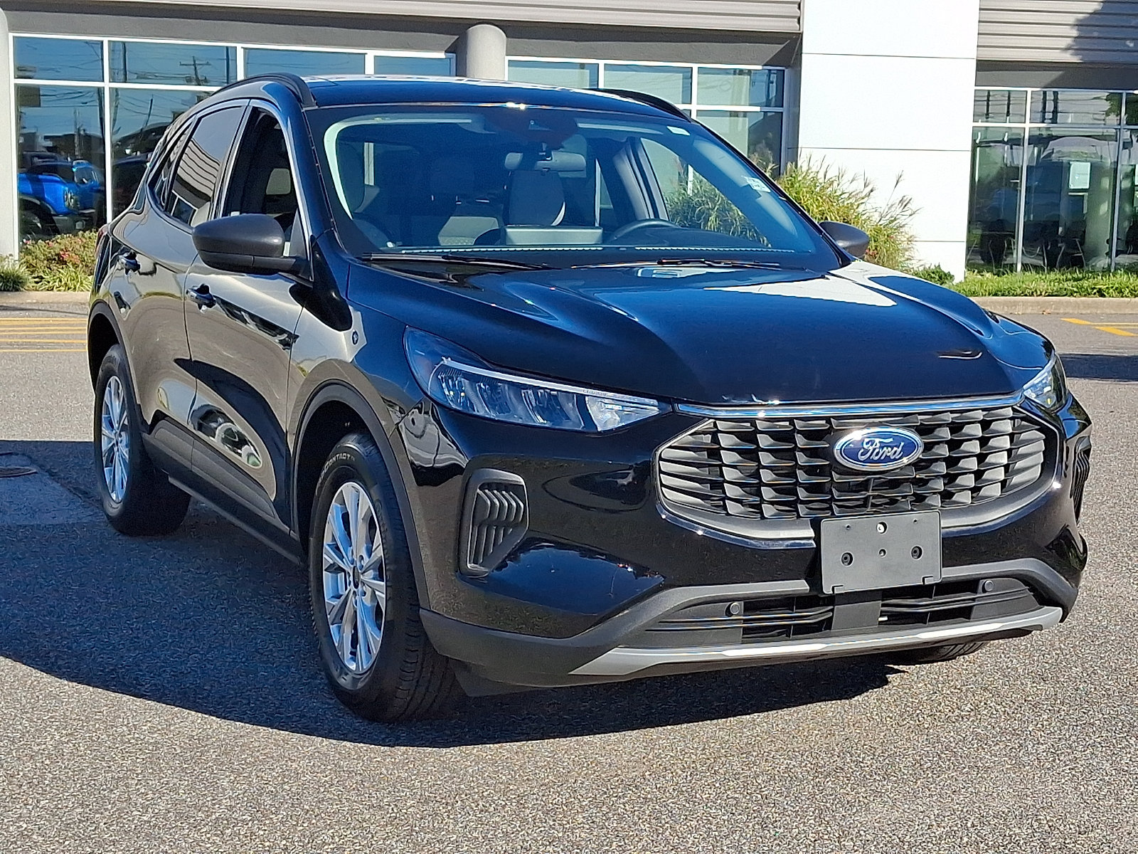 Certified 2023 Ford Escape Active w/ Tech Pack #1 AWD/4WD image 2