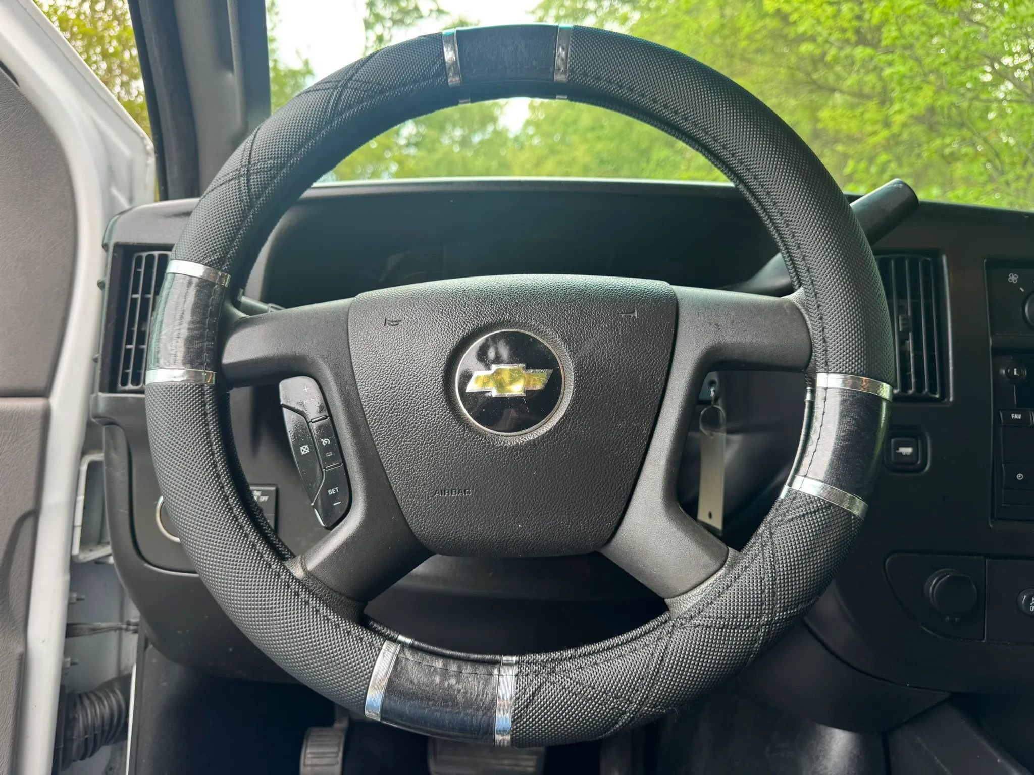 Used 2017 Chevrolet Express 2500 image 12