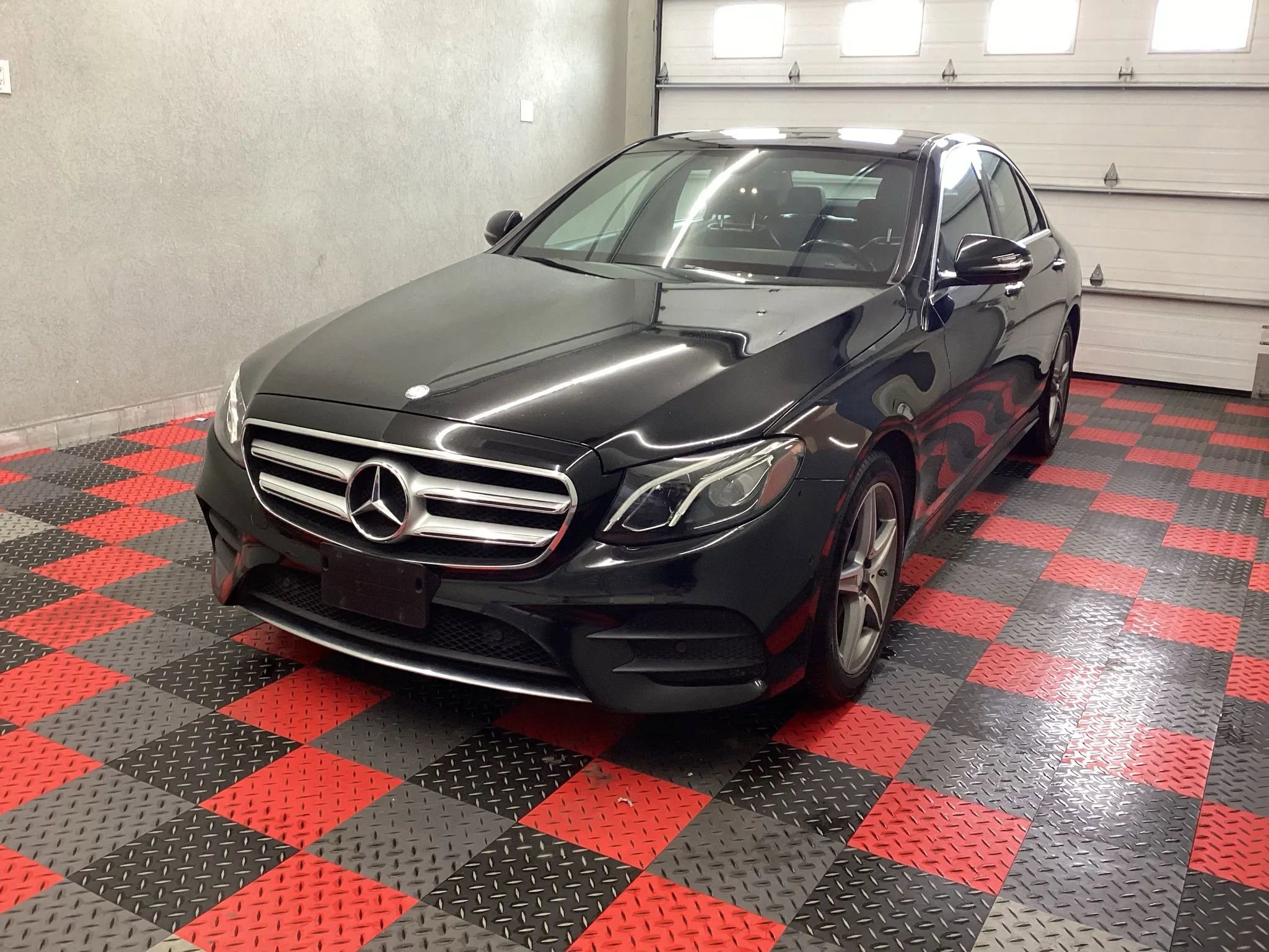 Used 2017 Mercedes-Benz E 300 4MATIC image 1