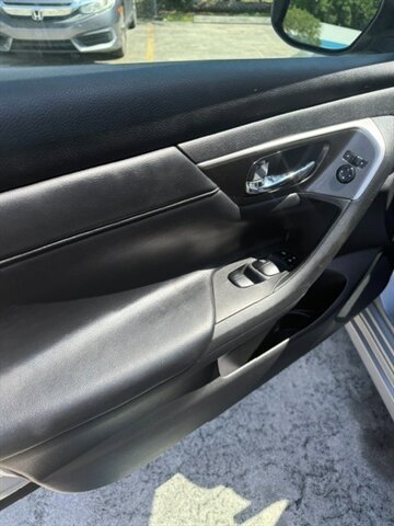 Used 2013 Nissan Altima 2.5 SL w/ 2.5 Moonroof Pkg FWD image 8