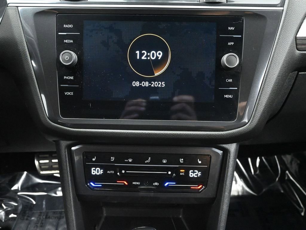 Used 2022 Volkswagen Tiguan SEL R-Line image 27