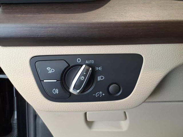 Used 2023 Audi Q5 2.0T Premium w/ Convenience Package image 11