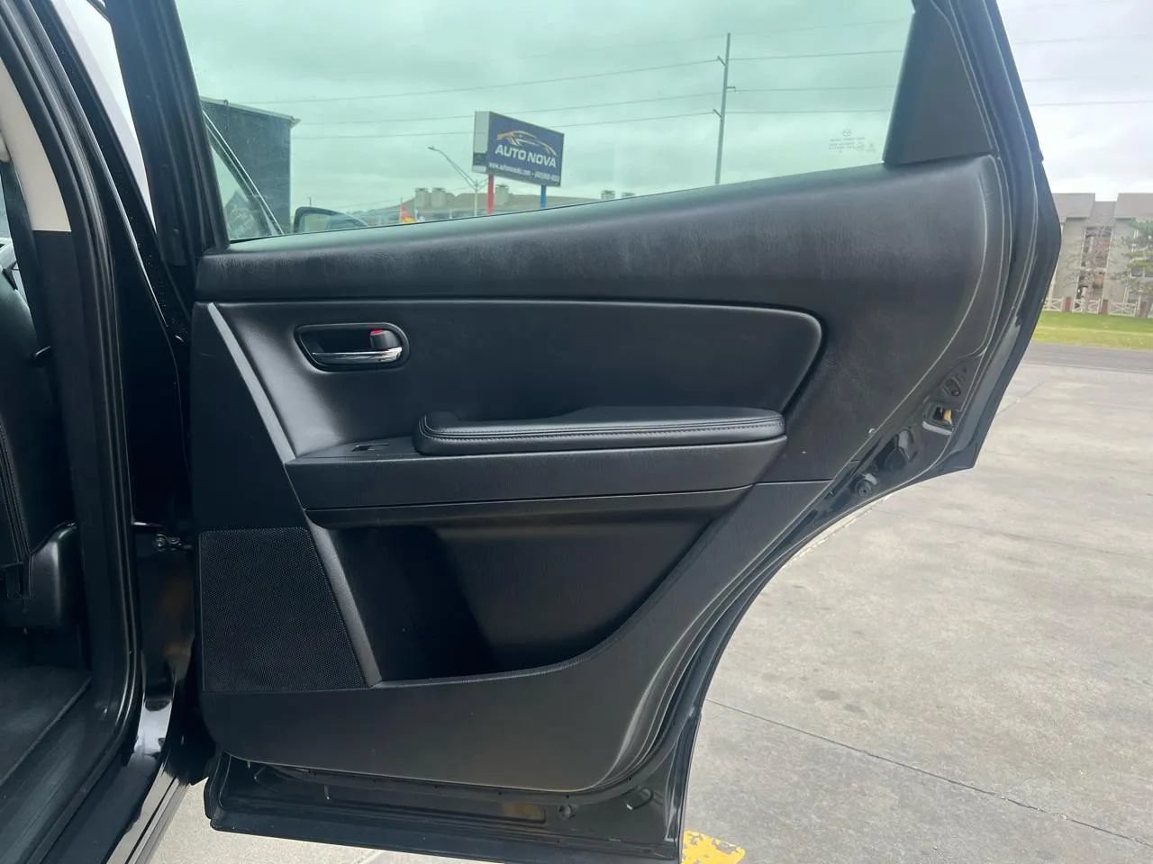 Used 2011 MAZDA CX-9 Touring w/ Moonroof & Bose Audio Pkg FWD image 32