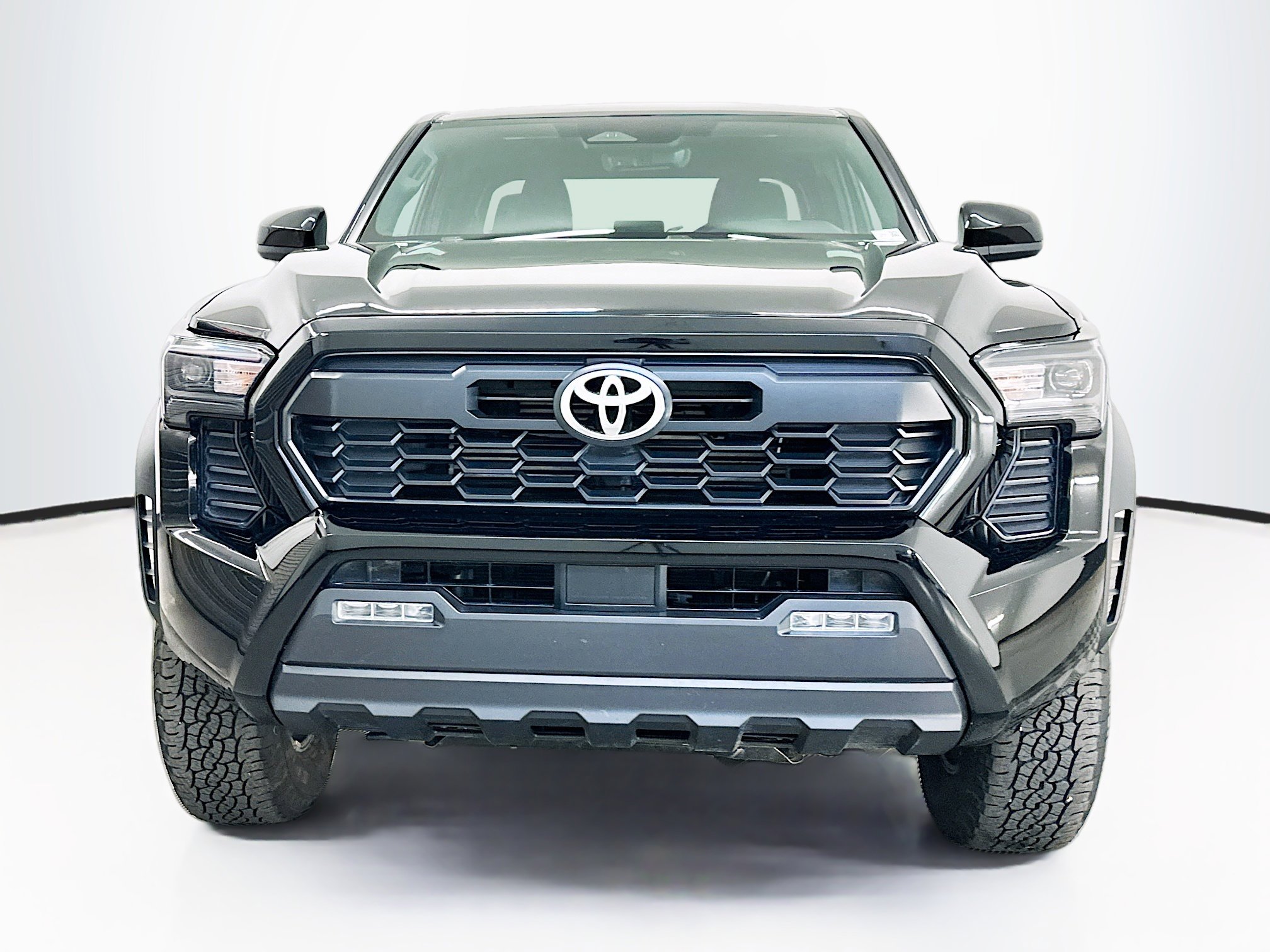 Used 2025 Toyota Tacoma TRD Off-Road image 2