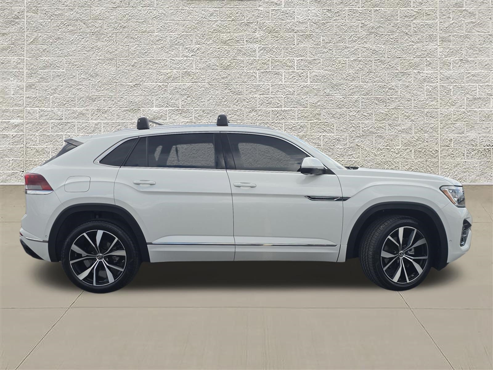 Certified 2024 Volkswagen Atlas Cross Sport SEL Premium R-Line AWD/4WD image 8