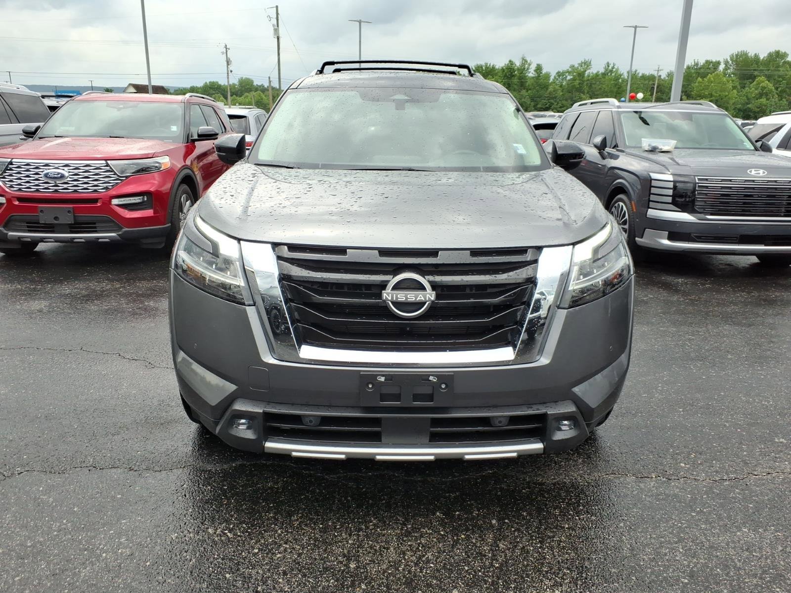 Used 2022 Nissan Pathfinder SL FWD image 2