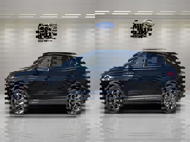 Used 2022 Lincoln Nautilus Reserve image 1