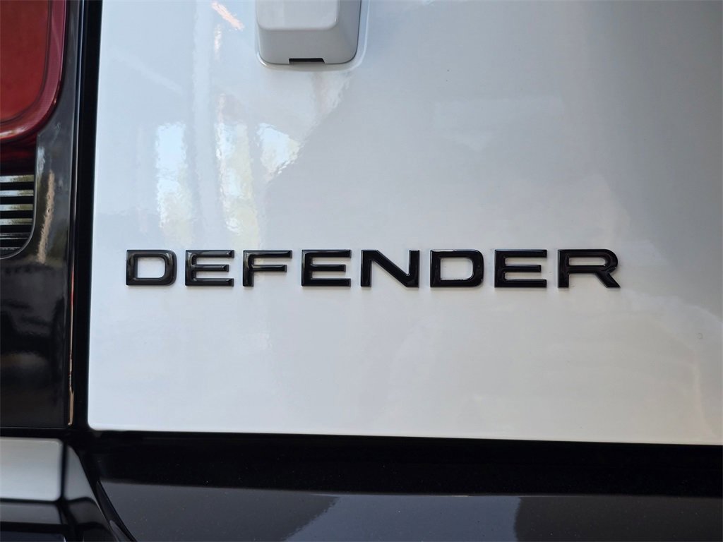 New 2025 Land Rover Defender 90 X-Dynamic SE image 9