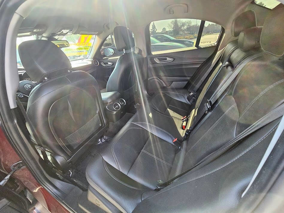 Used 2017 Alfa Romeo Giulia RWD image 16