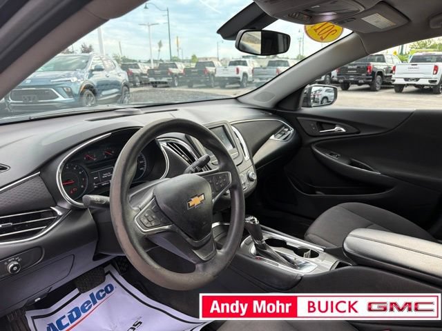 Used 2017 Chevrolet Malibu LT FWD image 15