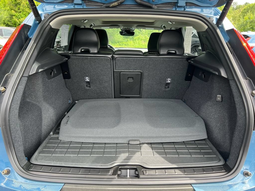 Certified 2023 Volvo XC40 B5 Plus w/ Driver Assist Package AWD/4WD image 25