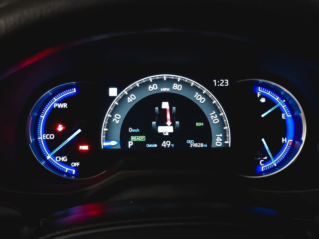 Used 2025 Toyota RAV4 LE image 25