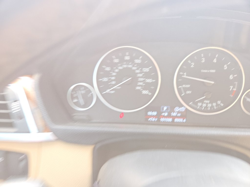 Used 2017 BMW 320i Sedan RWD image 2