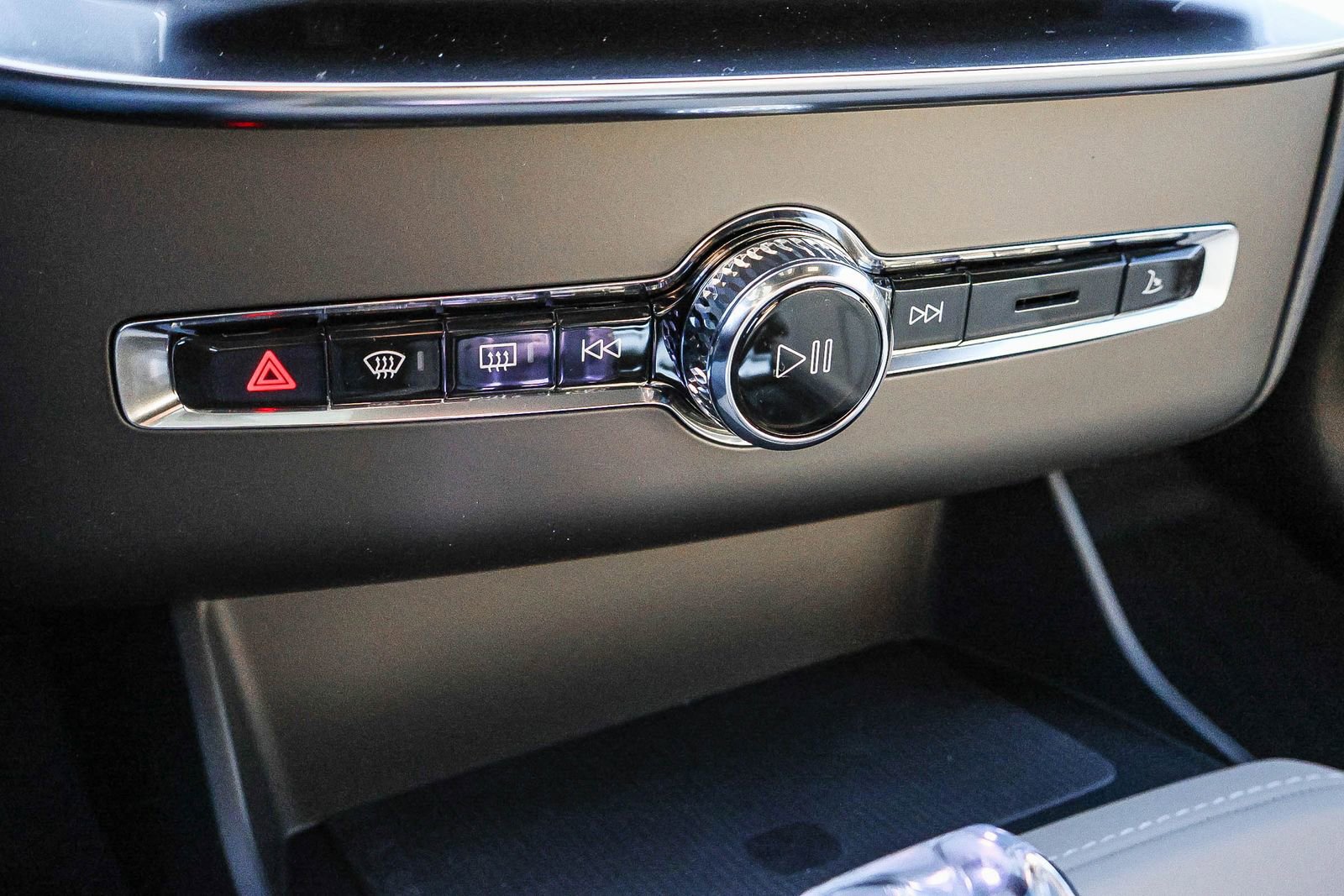 New 2026 Volvo XC90 T8 Plus w/ Protection Package Premier image 35