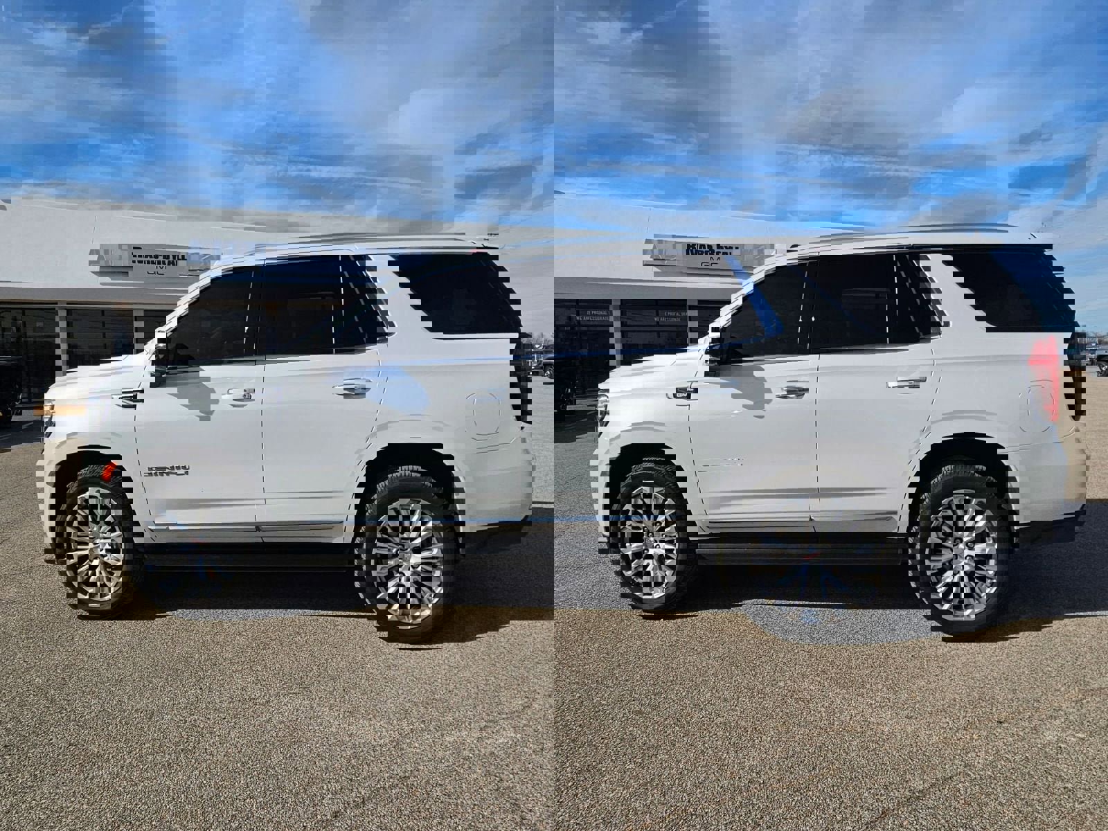 Used 2023 GMC Yukon Denali image 40