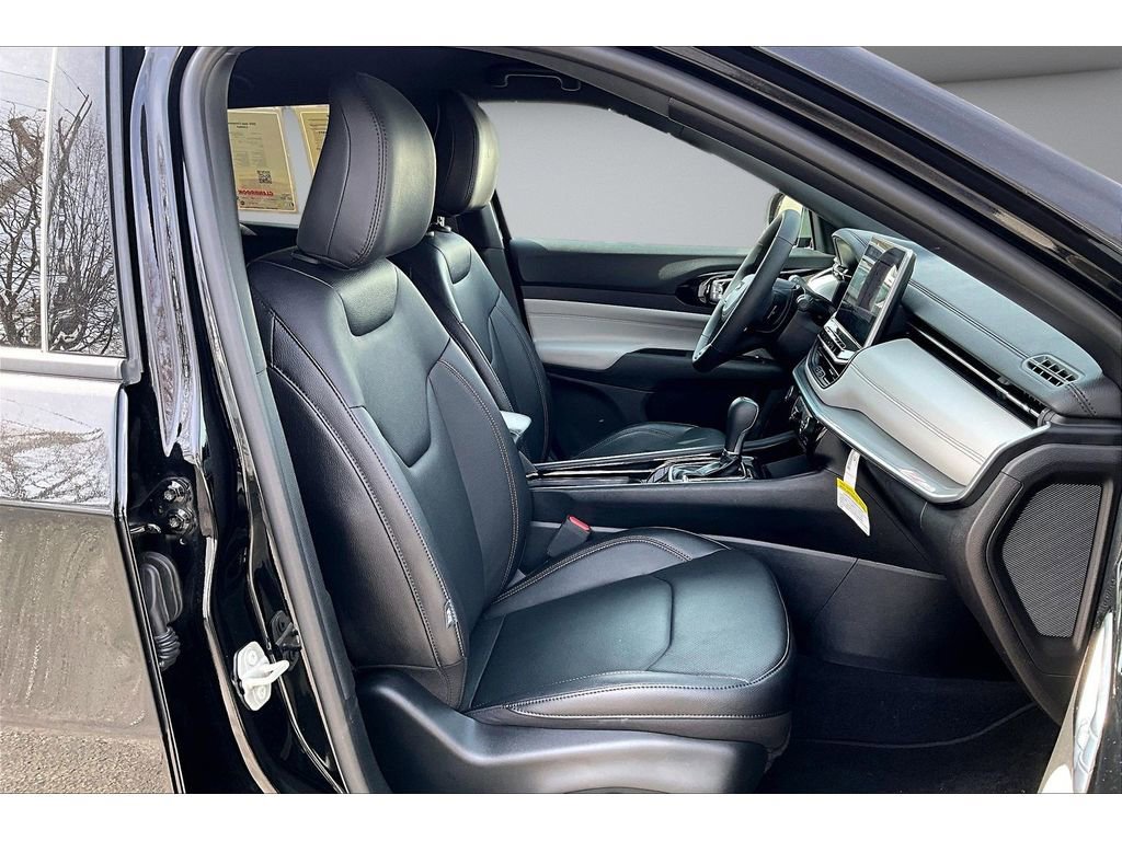 Certified 2024 Jeep Compass Limited w/ Elite Group AWD/4WD image 9