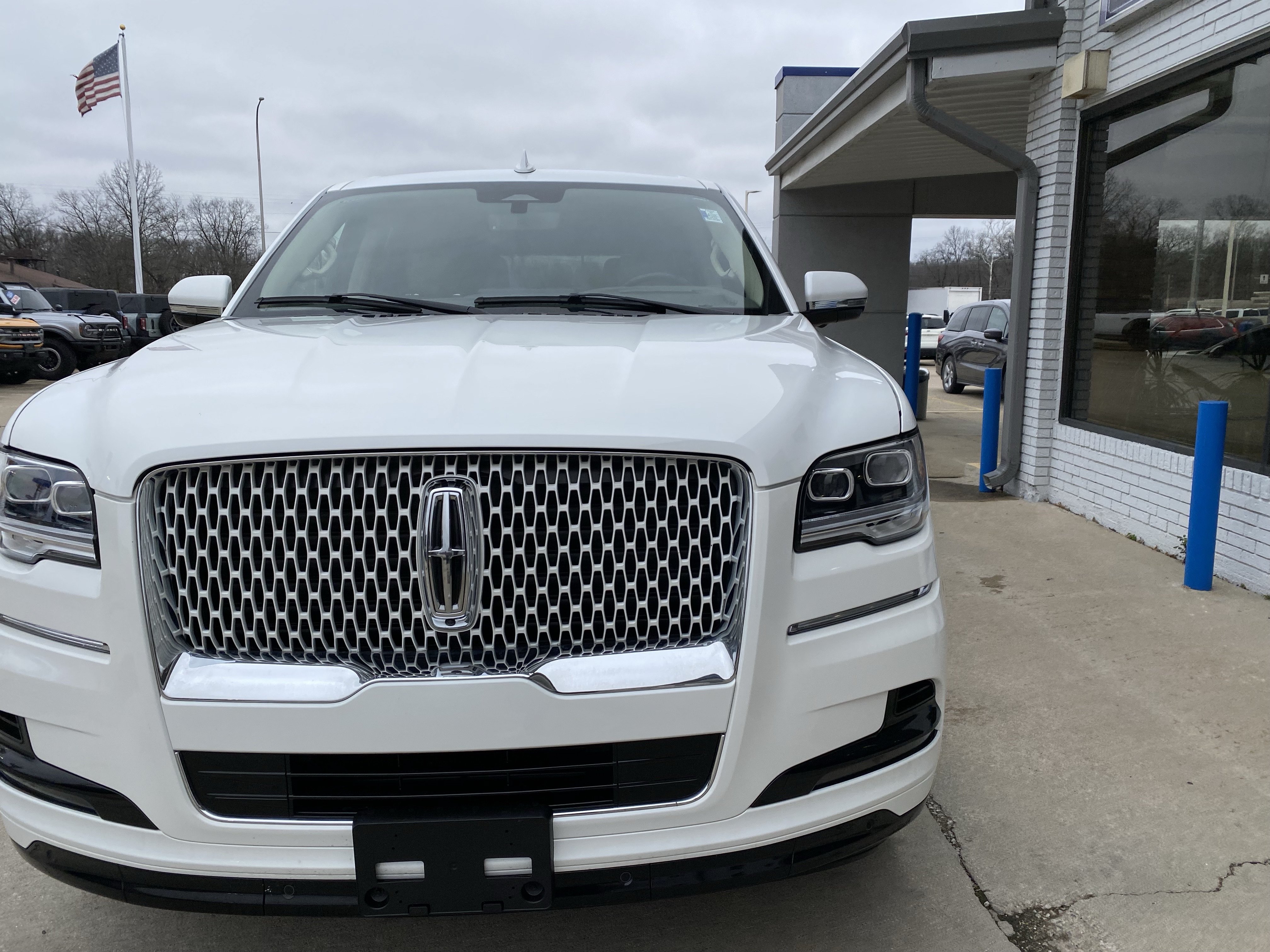 Used 2024 Lincoln Navigator L Reserve AWD/4WD image 3