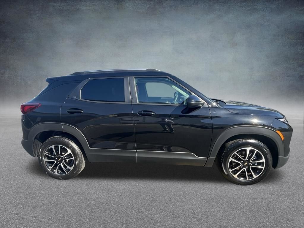 Used 2025 Chevrolet TrailBlazer LT FWD image 8