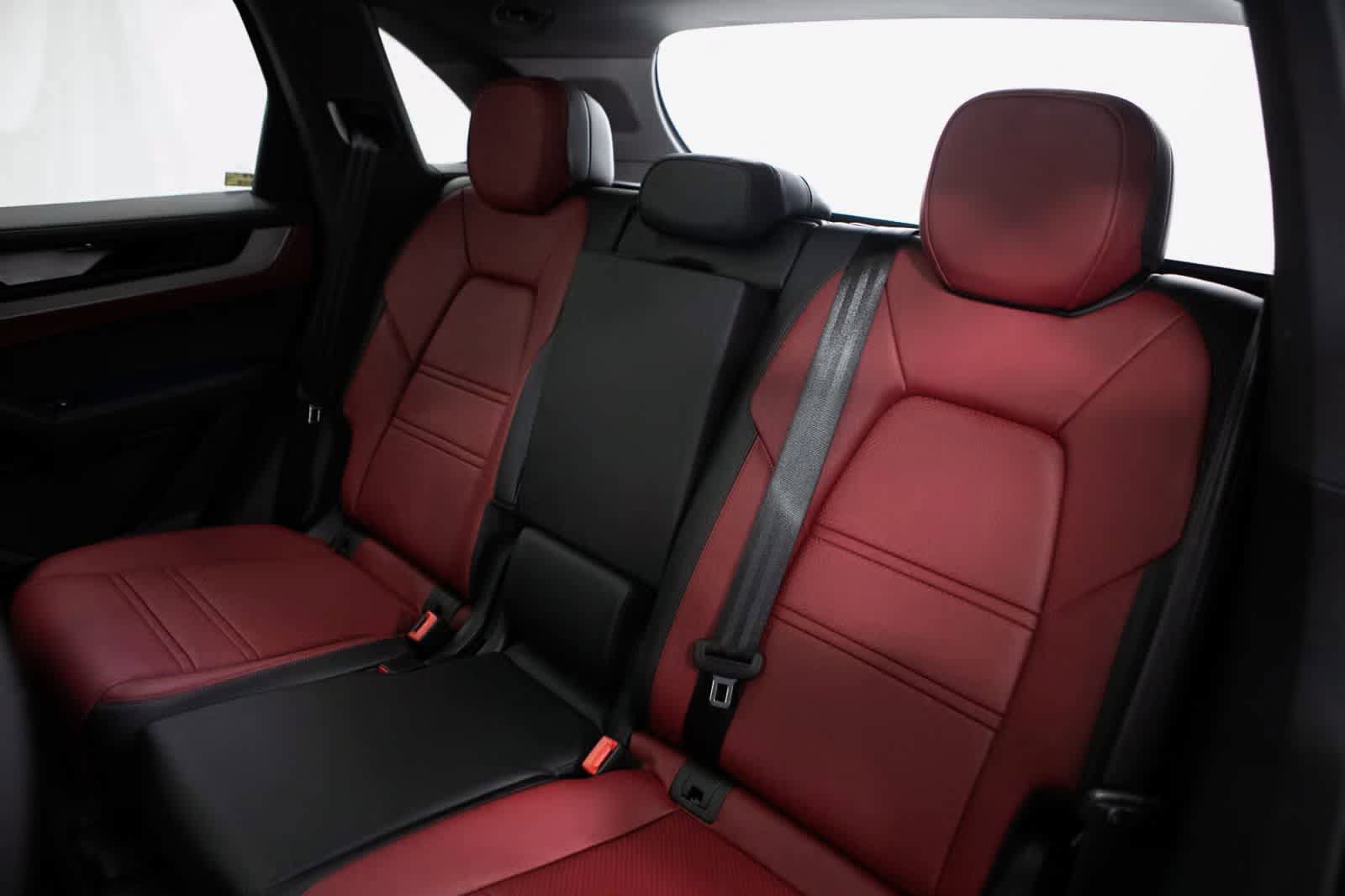 Certified 2025 Porsche Cayenne E-Hybrid AWD/4WD image 38