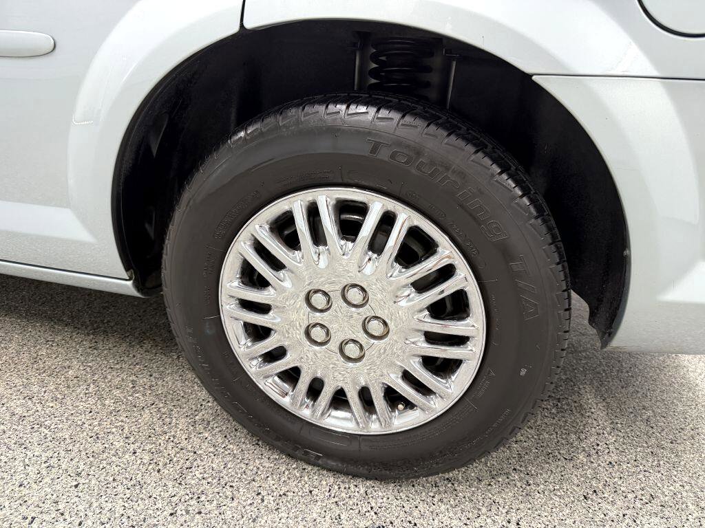 Used 2002 Chrysler Sebring LX image 30