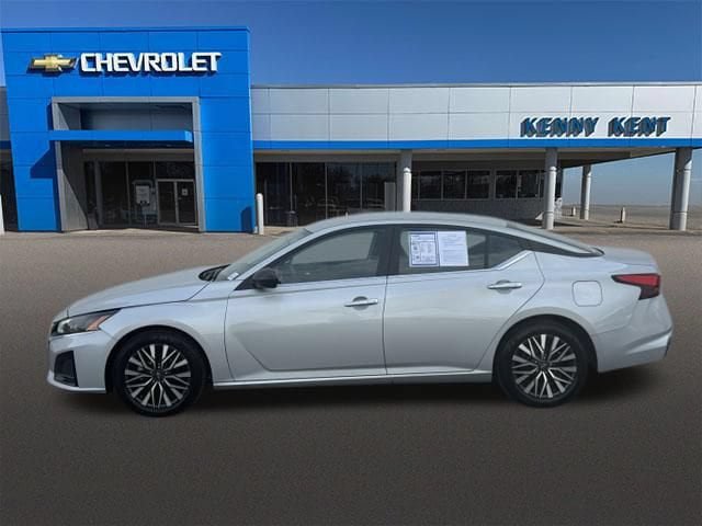 Used 2025 Nissan Altima 2.5 SV FWD image 30