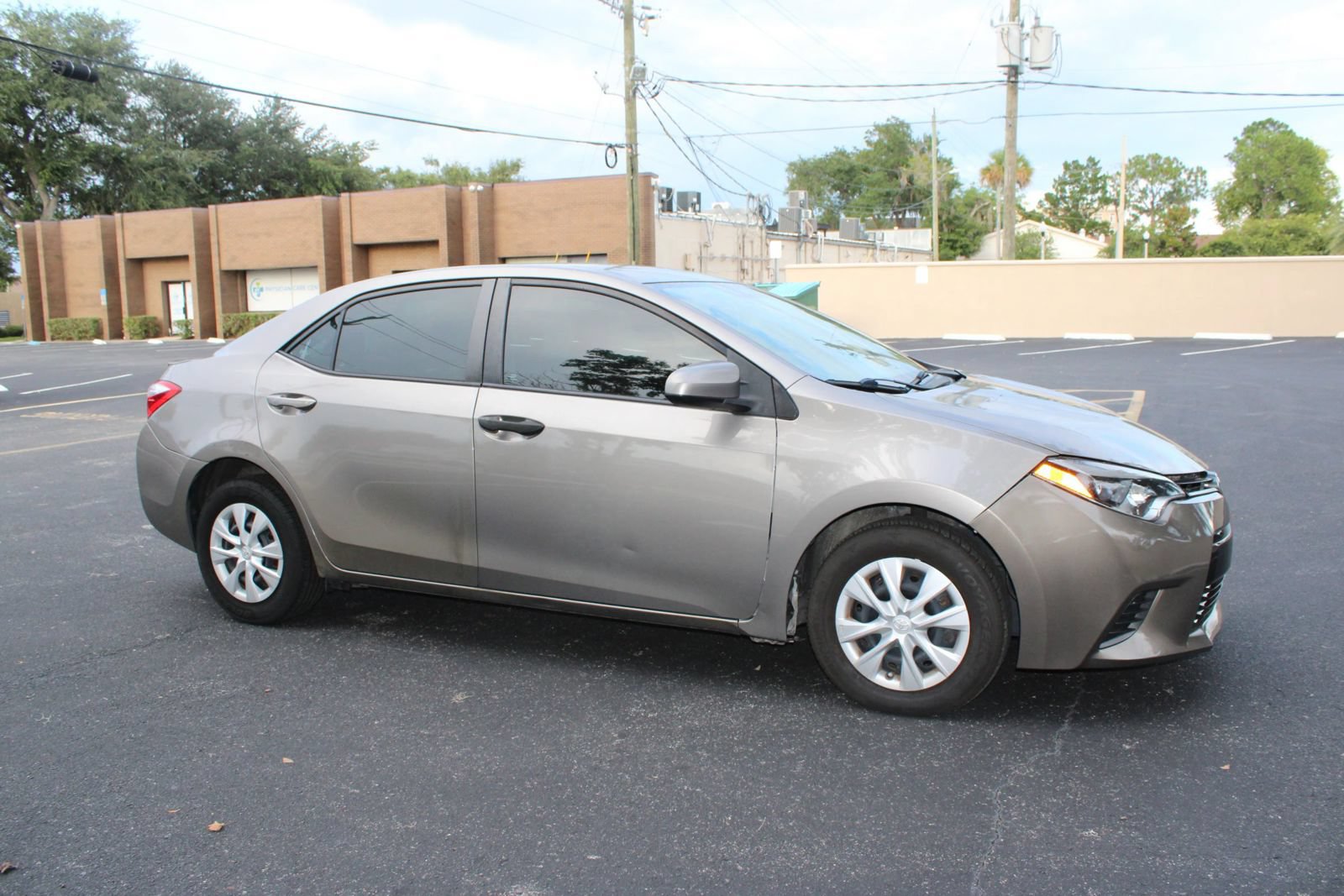 Used 2016 Toyota Corolla LE FWD image 13