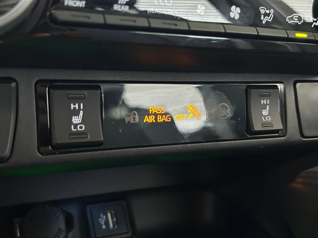 Used 2025 Toyota RAV4 XSE AWD/4WD image 25