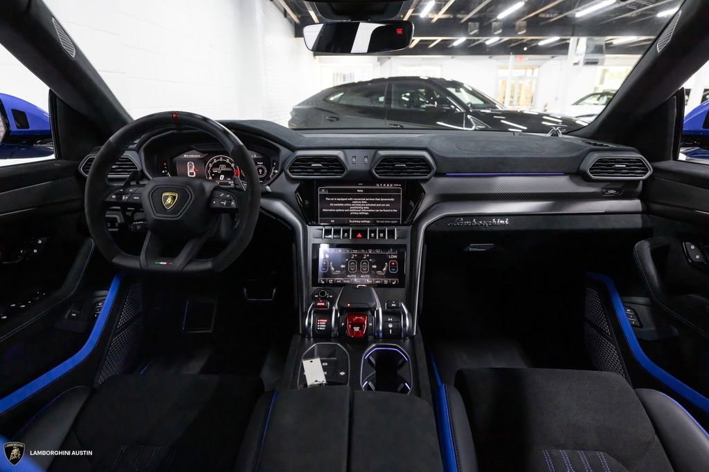 Used 2024 Lamborghini Urus Performante AWD/4WD image 2