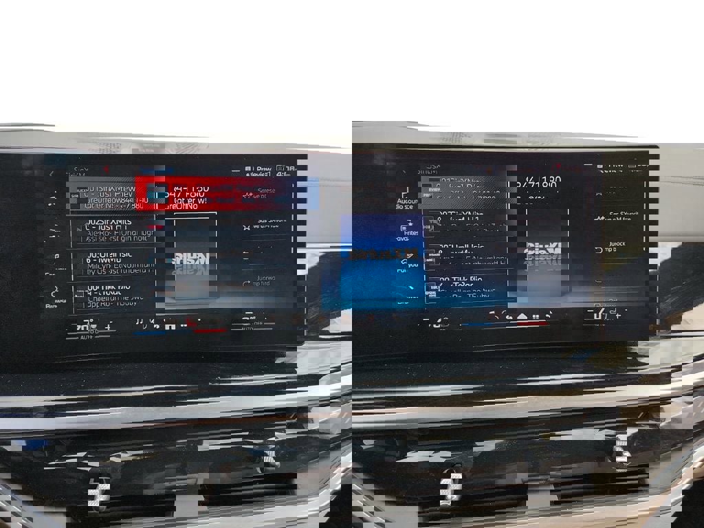 Used 2025 BMW X7 M60i image 18