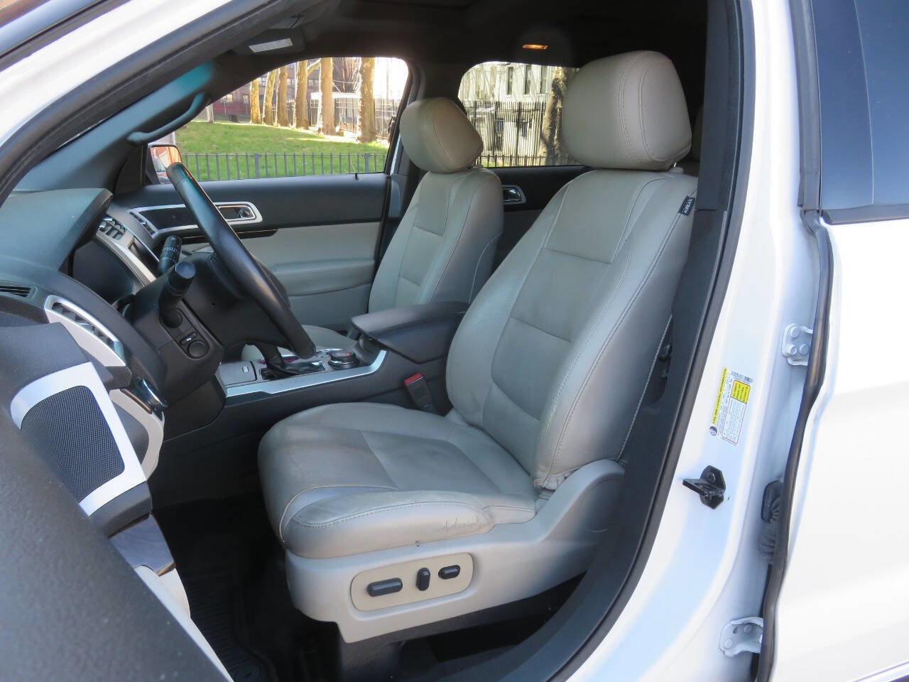 Used 2015 Ford Explorer Limited w/ Equipment Group 302A image 10