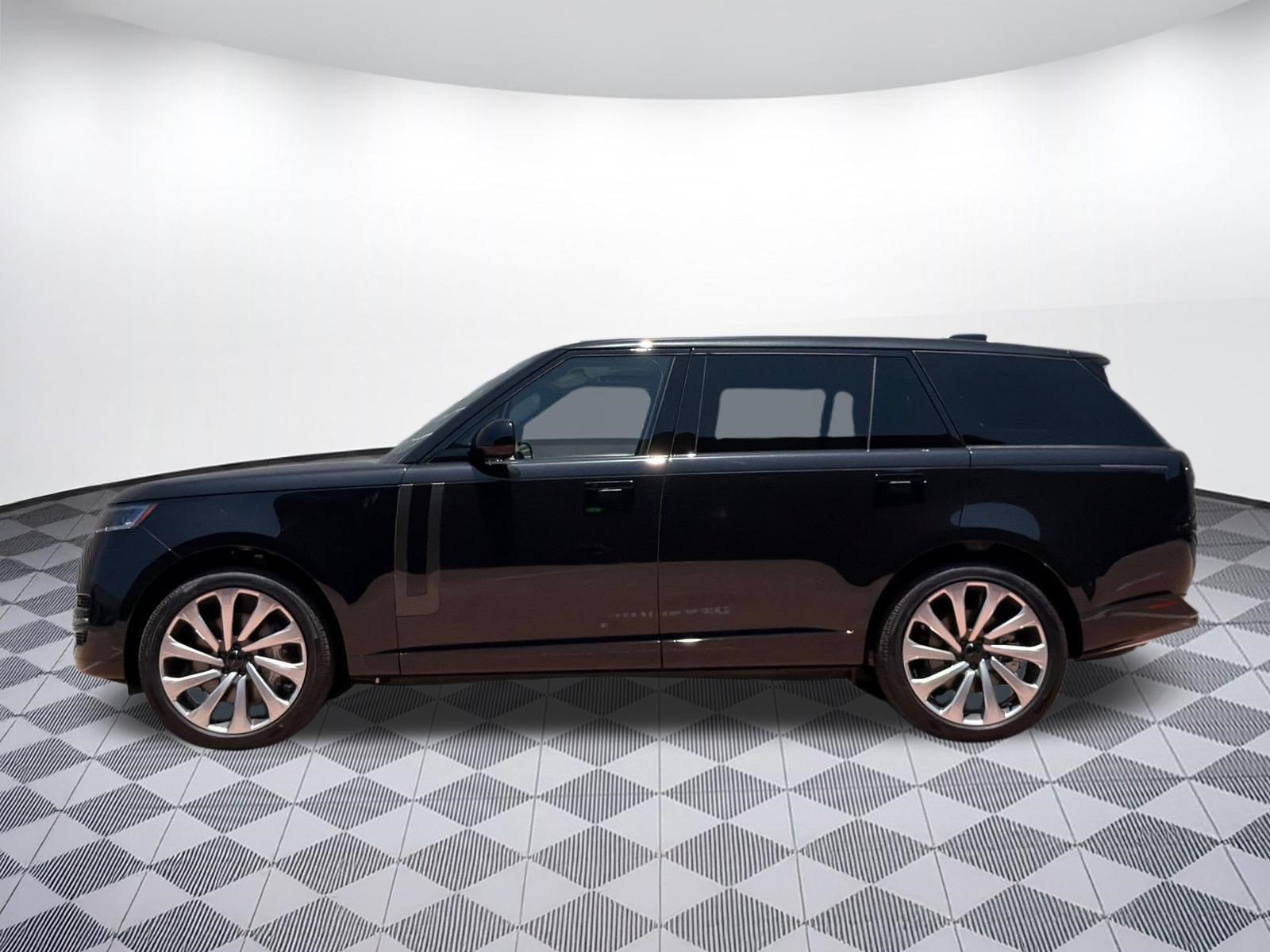 New 2026 Land Rover Range Rover Long Wheelbase SE AWD/4WD image 2