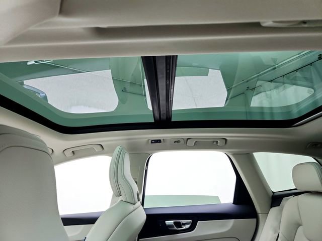 Used 2020 Volvo XC60 T6 Momentum w/ Protection Package image 18