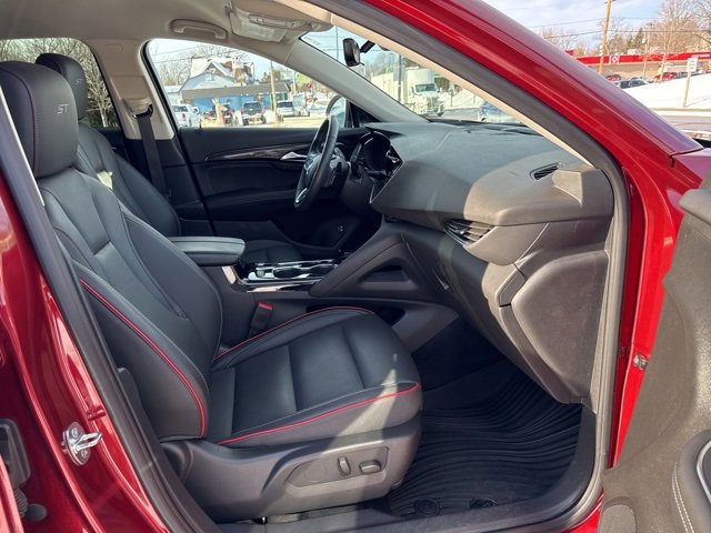Used 2022 Buick Envision Essence w/ Technology Package II image 9