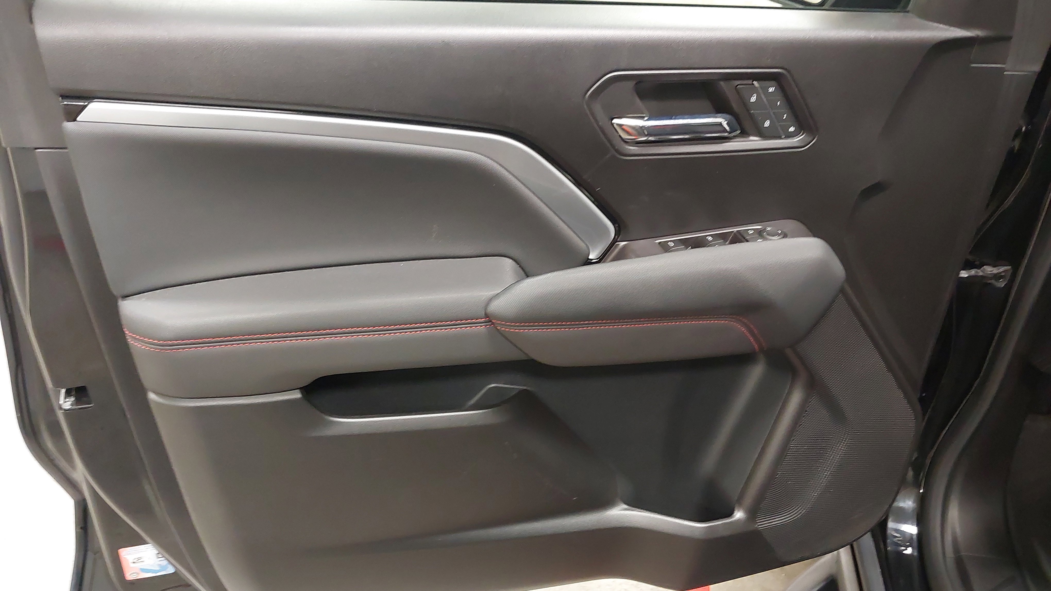 Used 2023 Chevrolet Colorado Z71 w/ Z71 Convenience Package 2 image 24
