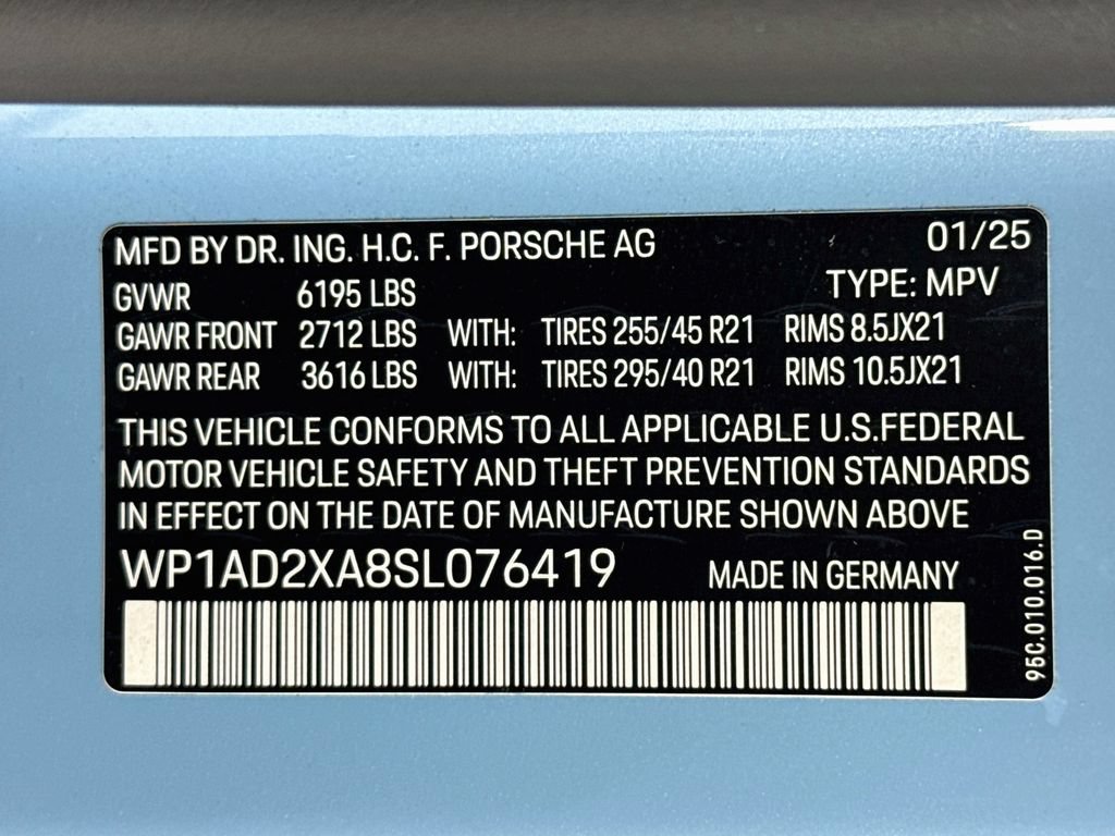 Certified 2025 Porsche Macan Electric RWD image 33