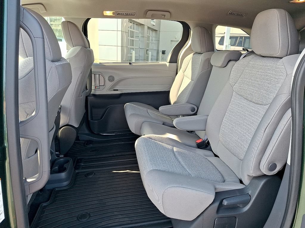 Used 2024 Toyota Sienna LE FWD image 13