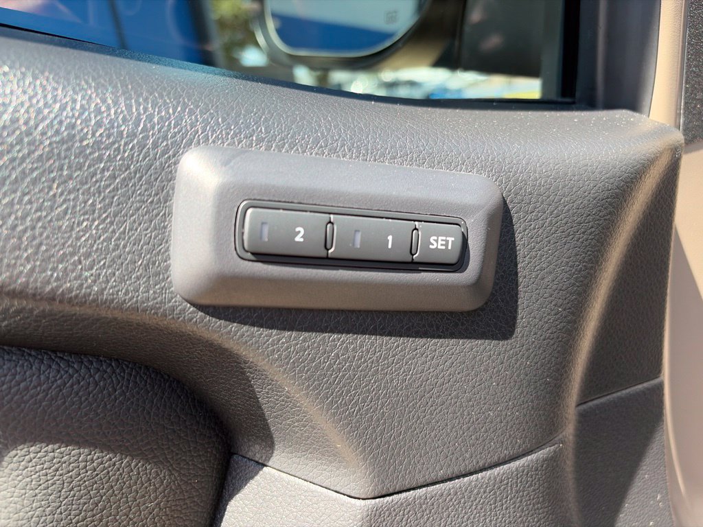Used 2023 Nissan Titan PRO-4X w/ Pro-4x Convenience Package AWD/4WD image 23