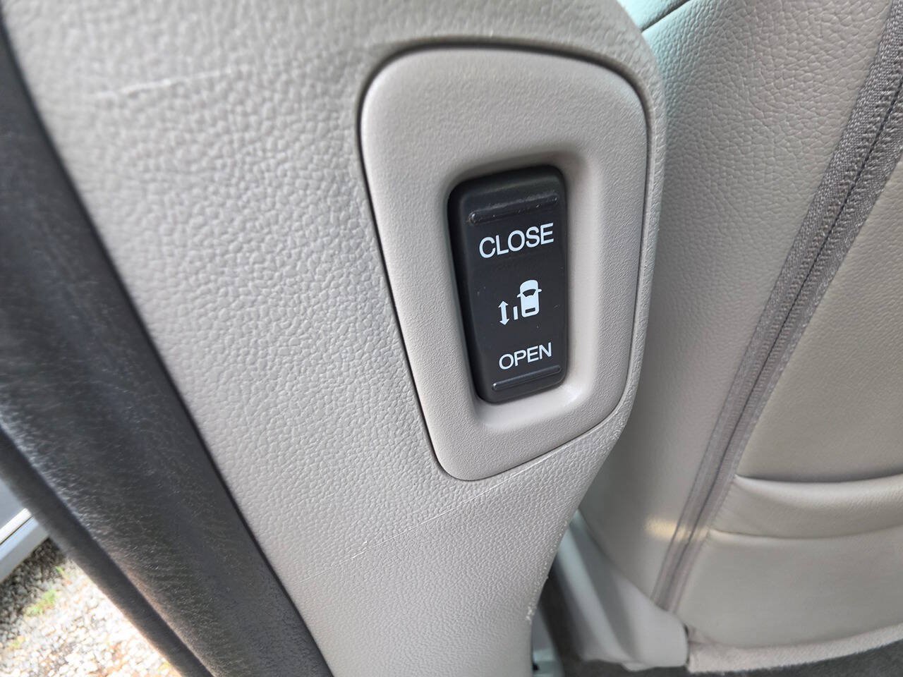 Used 2012 Honda Odyssey Touring Elite image 25