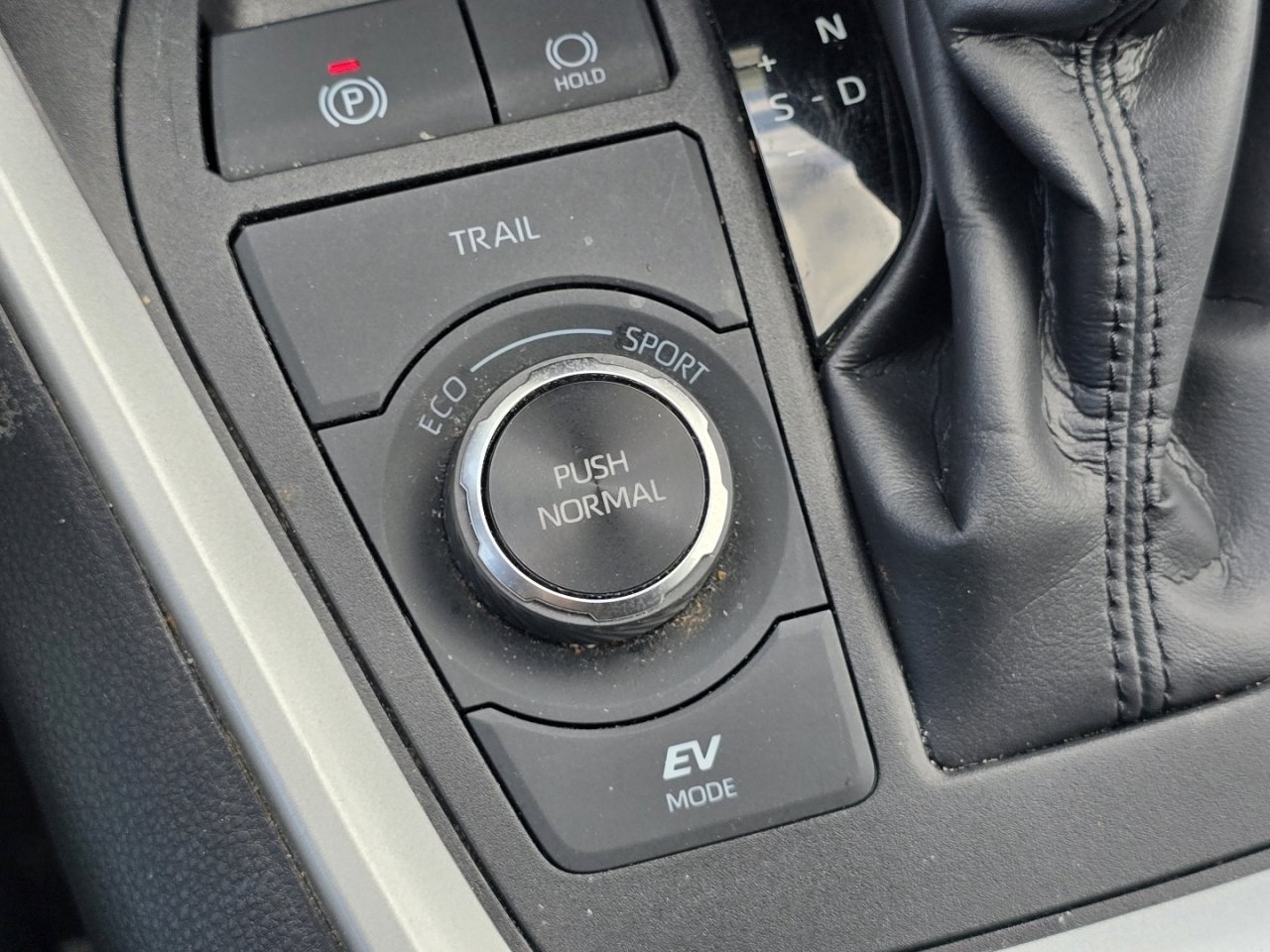 Used 2024 Toyota RAV4 LE AWD/4WD image 7