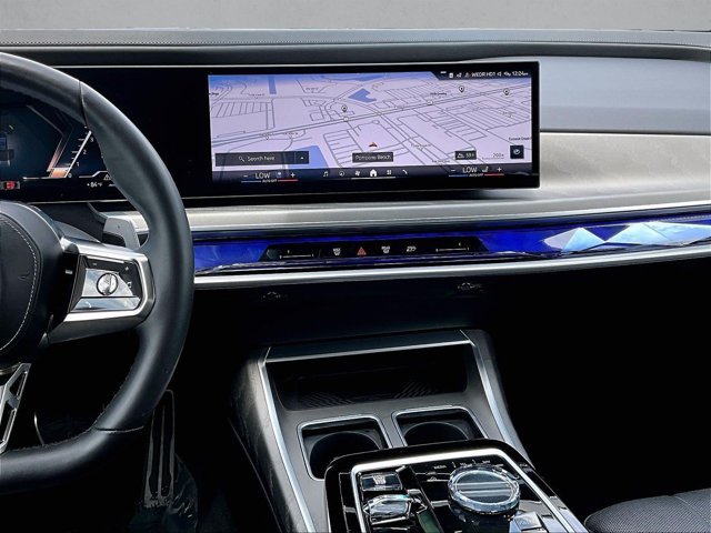 Used 2023 BMW 760i xDrive AWD/4WD image 8