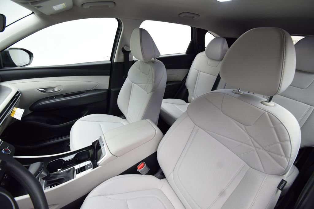 Used 2025 Hyundai Tucson SE image 17
