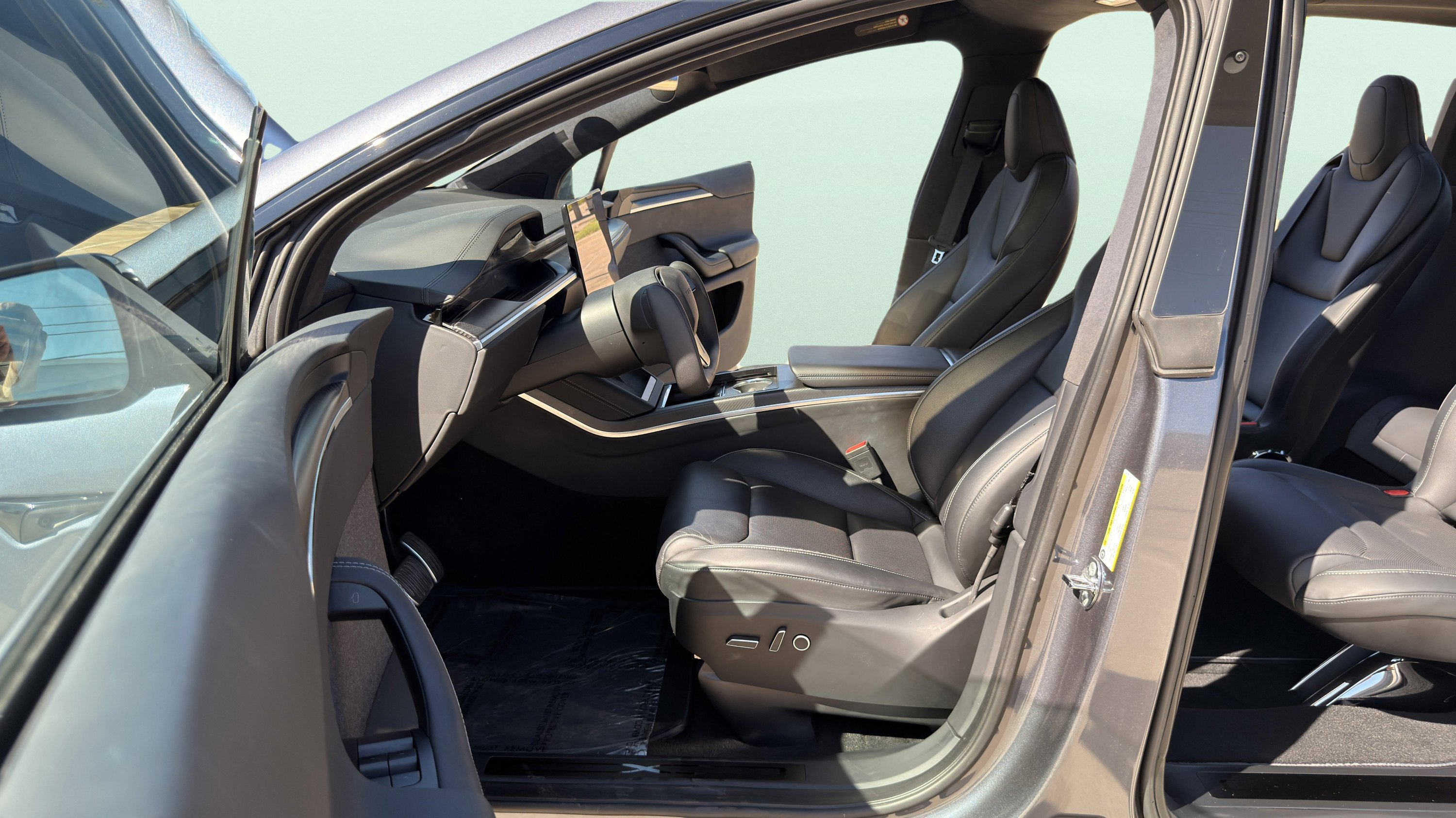 Used 2022 Tesla Model X Plaid image 13