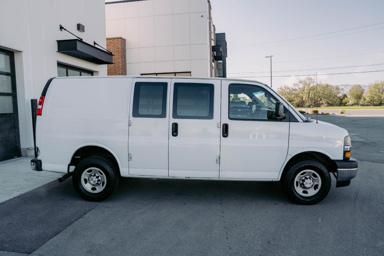 Used 2020 Chevrolet Express 2500 w/ Driver Convenience Package image 9