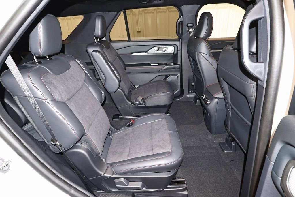 New 2026 Ford Explorer ST w/ Sun And Sound Package image 17