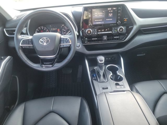 Used 2021 Toyota Highlander XLE FWD image 17