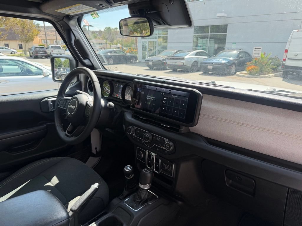 Used 2025 Jeep Wrangler Unlimited Sport AWD/4WD image 15