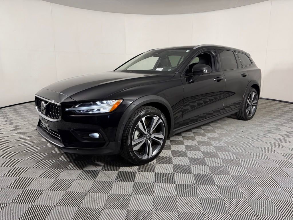 Used 2025 Volvo V60 B5 Cross Country Plus AWD/4WD image 4