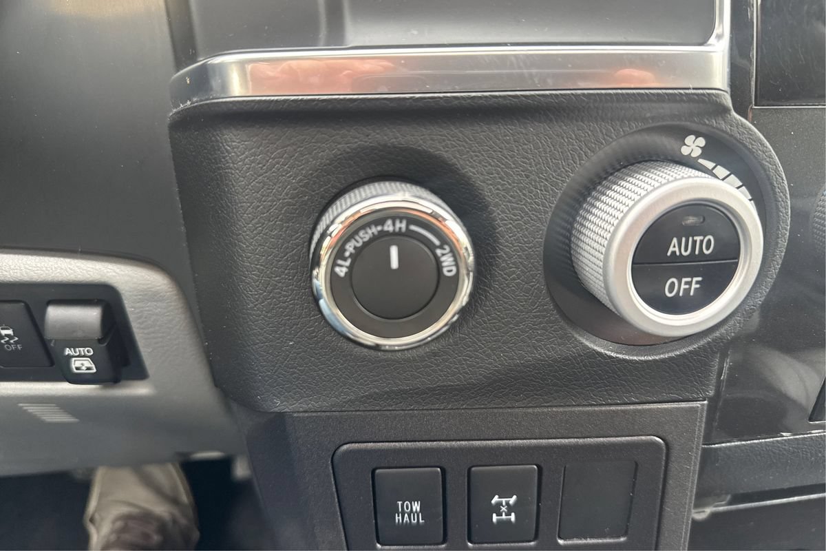 Used 2019 Toyota Sequoia SR5 AWD/4WD image 35