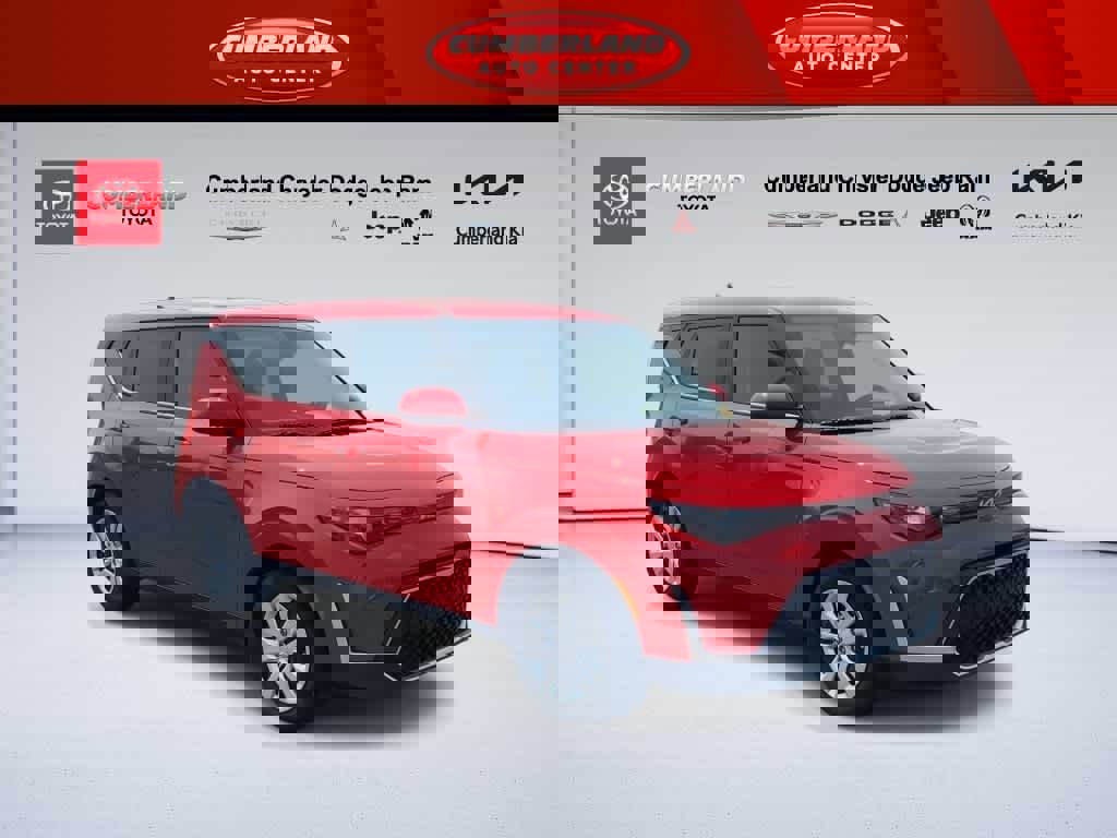 Used 2023 Kia Soul LX image 2